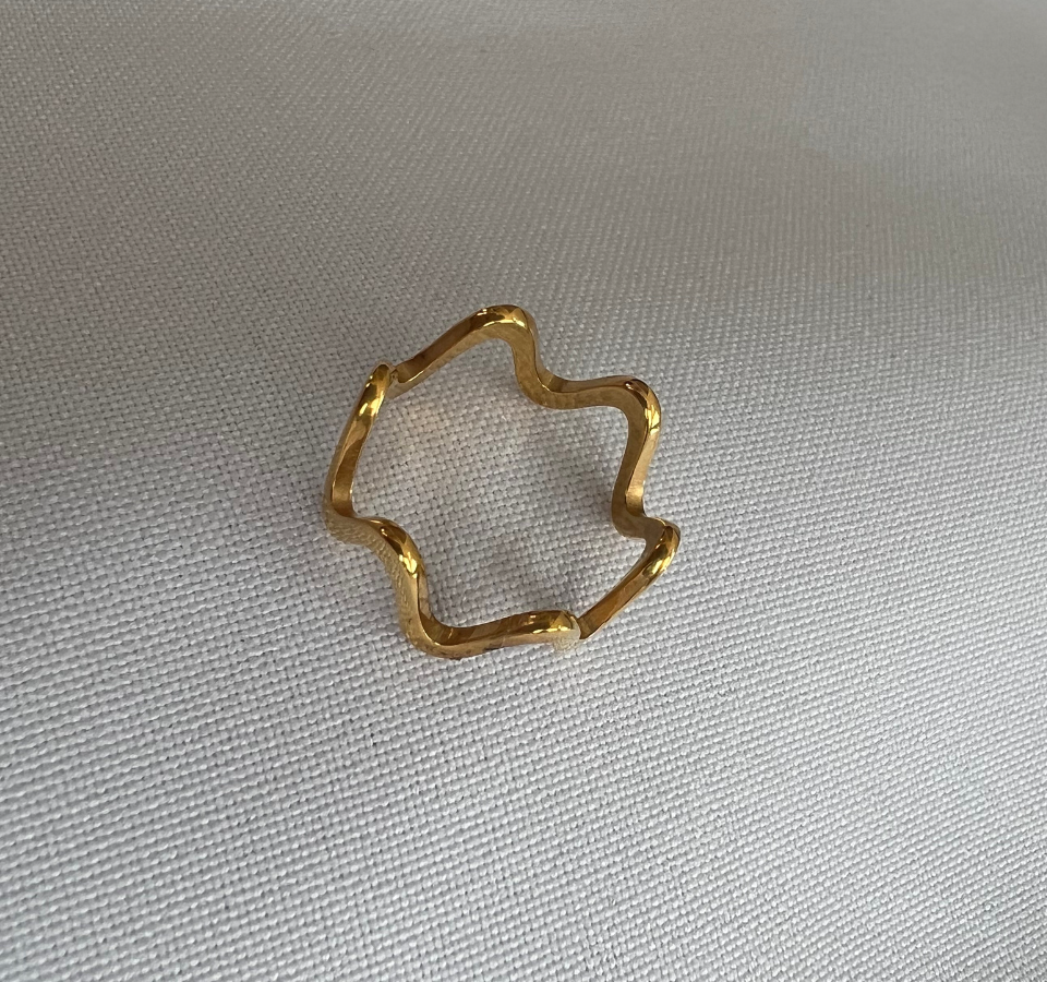 Molly Wavey Ring
