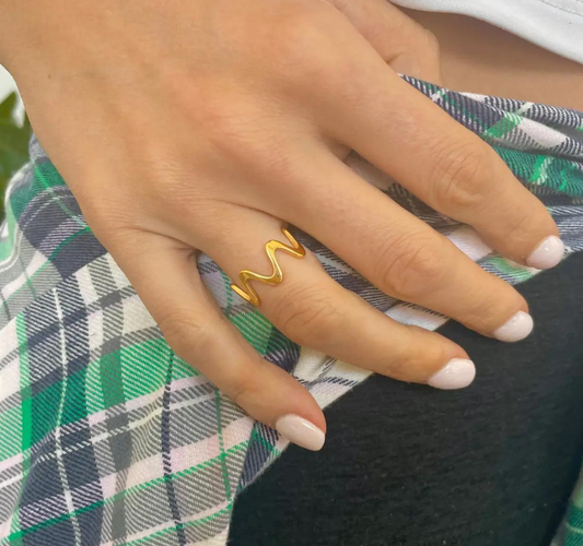 Molly Wavey Ring