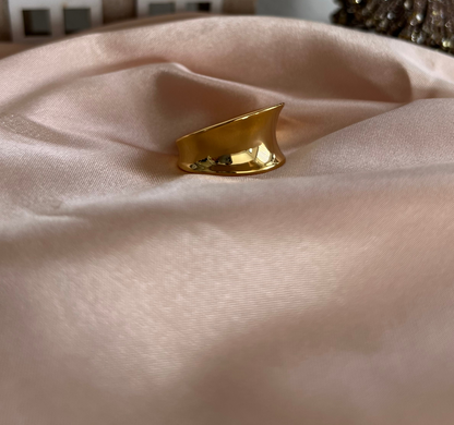 Ava Ring